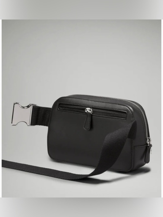 alternatives to lululemon belt bag TikTok found a $14 that's similar Lululemon's Everywhere Belt Bag: 'You can't tell me this doesn't look the exact same' Lululemon Everywhere Belt Bag Large